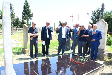 Masallının Xırmandalı ərazisində şəhid məzarları rayon rəhbəri tərəfindən ziyarət olundu