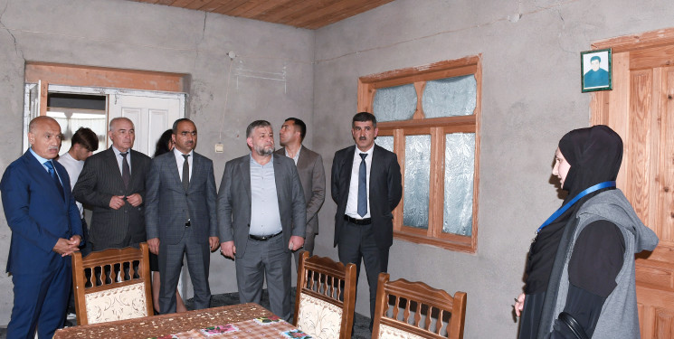 Masallıda rayon rəhbəri Babaser kəndində şəhid ailəsini ziyarət etdi