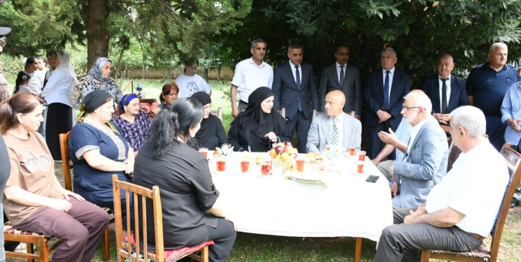 Rayon rəhbəri Molalan kəndində şəhid ailəsini ziyarət edib